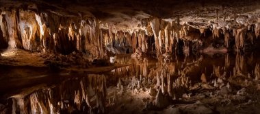 Luray Mağaraları, Virginia, ABD 'deki Stalactites ve Stalagmitler