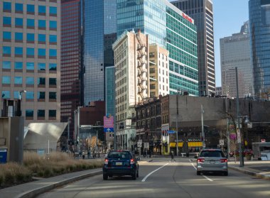Pittsburgh, Pennsylvania, ABD - 25 Kasım 2018 Pittsburgh şehir merkezinde sokak.