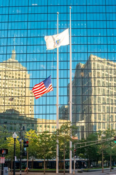 Boston Eua Setembro 2016 Bandeira Dos Eua Fora Prédio Boston — Fotografia de Stock