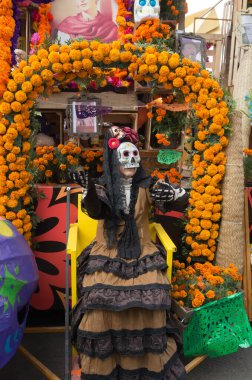 Mexico City, Mexico - 29 Ekim 2016: Mexico City 'deki ölü geçit töreni. Ölüler Günü Meksika 'nın en popüler bayramlarından biridir..