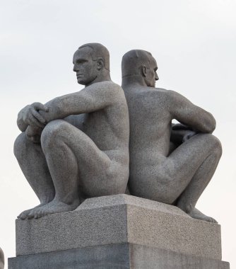 Oslo, Norveç - Eylül 20:Statues Vigeland Park Oslo, Norveç 20 Eylül 2014 tarihinde. 1907-1942 yıllarında heykeltıraş Gustav Vigeland tarafından oluşturulan Norveç'te en ünlü park.