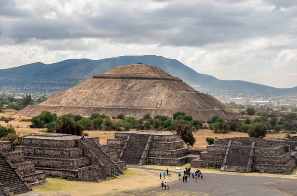 太阳金字塔和墨西哥Teotihuacan的死亡之路 — 图库照片