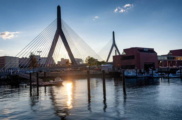 Zakim Bunker Hill Memorial Bridge Atardecer Boston Massachusetts — Foto de Stock