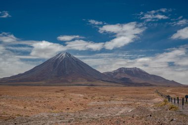 Licancabur volkanı, Atacama Çölü, Şili manzarası
