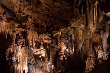 Luray Mağaraları, Virginia, ABD 'deki Stalactites ve Stalagmitler