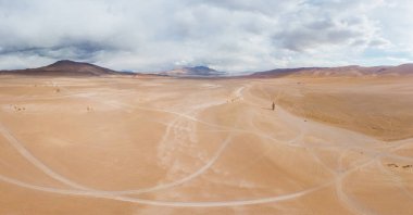 Salar De Tara, Atacama Çölü, Şili 'deki taş oluşumunun hava görüntüsü.
