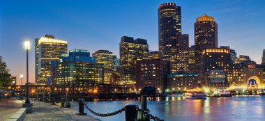 Görünümünde, finans bölgesi ve Harbor günbatımı, Boston, Massachusetts, ABD