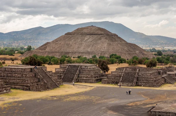 Πυραμίδα Του Ήλιου Και Δρόμος Του Θανάτου Στο Teotihuacan Μεξικό — Φωτογραφία Αρχείου