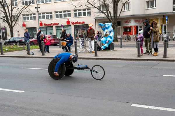 베를린 2022 베를린 에서의 마라톤 선수들은 Charlottenburg Otto Suhr Allee — 스톡 사진