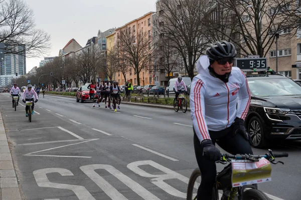 베를린 2022 베를린 에서의 마라톤 선수들은 Charlottenburg Otto Suhr Allee — 스톡 사진