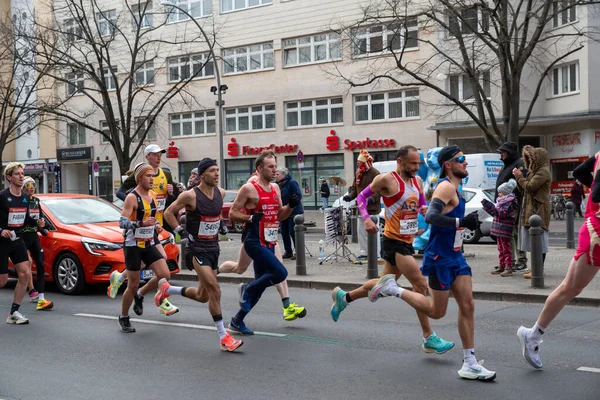 베를린 2022 베를린 에서의 마라톤 선수들은 Charlottenburg Otto Suhr Allee — 스톡 사진