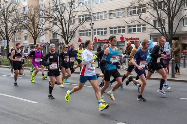Berlin Németország 2022 Április Félmaraton Berlinben Sportolók Futnak Otto Suhr — Stock Fotó
