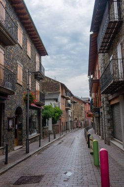 Llivya, İspanya - Temmuz 2014: Llivya, İspanya 'nın Girona eyaletinde yer alan bir şehirdir.