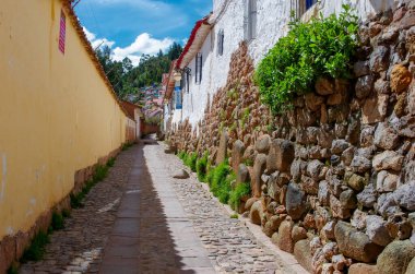 Peru 'daki Cusco sokakları, Peru' daki ünlü seyahat merkezi ve dünyanın en çok ziyaret edilen tarihi şehirlerinden biri..
