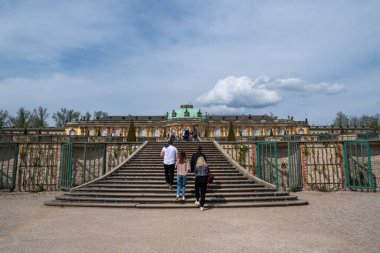 Potsdam, Almanya - 30.04.2022: Potsdam, Almanya 'daki Sanssouci Sarayı