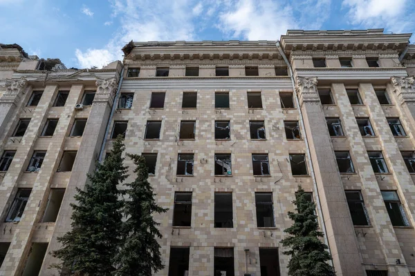 2022年5月14日 乌克兰哈尔科夫 俄罗斯空袭摧毁哈尔科夫州议会大楼 俄罗斯对乌克兰的战争 — 图库照片