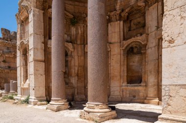 Lübnan 'daki antik Baalbek kentinin kalıntıları.