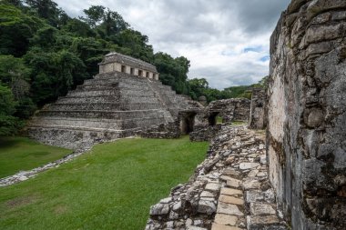 Palenque, Meksika arkeolojik alanının görüntüsü.
