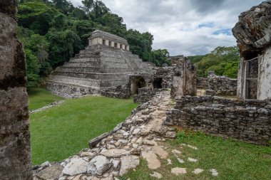 Palenque, Meksika arkeolojik alanının görüntüsü.