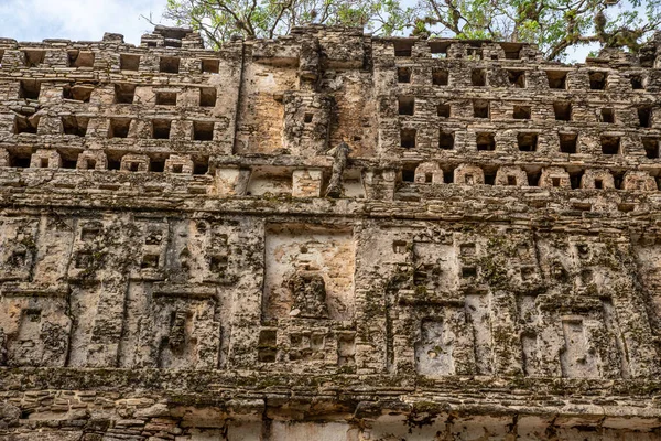 Yaxchilan メキシコのチアパス州のウスマシンタ川の岸に位置する古代マヤの都市 — ストック写真