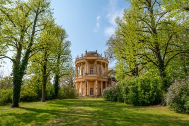 Belvedere, Klausberg 'deki Potsdam, Almanya' daki Sanssouci Sarayı kamu parkında..