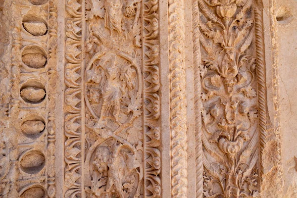 Baküs Tapınağı. Lübnan 'daki antik Baalbek kentinin kalıntıları.