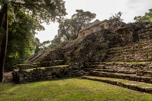 Yaxchilan メキシコのチアパス州のウスマシンタ川の岸に位置する古代マヤの都市 — ストック写真