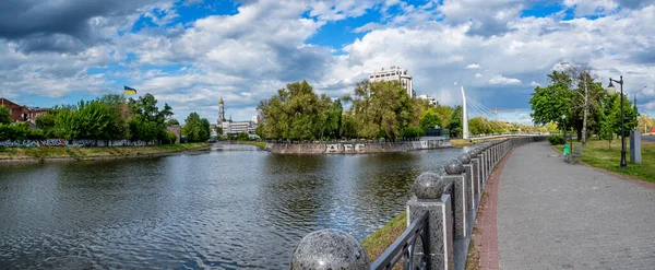 哈尔科夫 Kharkiv Ukraine 2022年5月 位于市中心的Lopan河的哈尔科夫堤岸 全景视图 — 图库照片