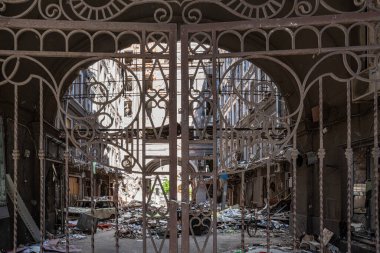 Kharkiv, Ukrayna - 16 Mayıs 2022: Rusya 'nın Harkiv' deki füze saldırısı sonucu İşçi Sarayı 'nın yıkılması. Rusya 'nın Ukrayna' ya karşı savaşı.