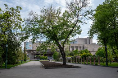 Kharkiv, Ukrayna - Mayıs 2022: Harkiv Ulusal Akademik Opera ve Bale Tiyatrosu. 2022 baharında Rusya 'nın Ukrayna' yı işgali sırasında Harkiv Muharebesi sırasında kısmen hasar görmüştür. Boş savaş şehri.