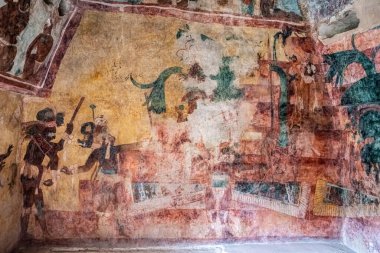 Bonampak, Chiapas, Meksika 21 Aralık 2019: Bonampak Tapınağı 'ndaki antik duvar resimleri, klasik Maya döneminden. Tablolar Maya yaşamının hikayesini gösteriyor..