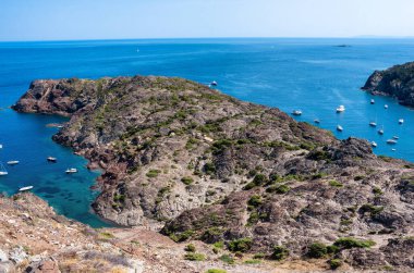 Costa Brava 'nın kuzey Costa Brava, Katalonya, İspanya' da bulunan doğal parkı Cap de Creus 'taki sahil şeridi..