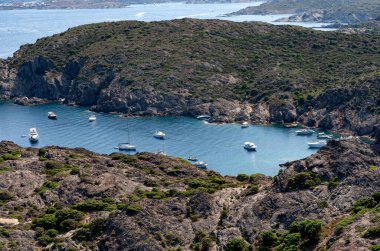 Costa Brava 'nın kuzey Costa Brava, Katalonya, İspanya' da bulunan doğal parkı Cap de Creus 'taki sahil şeridi..