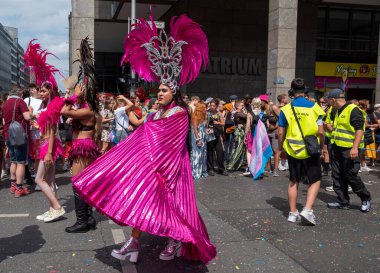 Berlin, Almanya - 23 Temmuz 2022 - Berlin 'de Christopher Caddesi Günü (CSD).