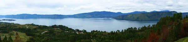 Panorama jezera toba — Stock fotografie