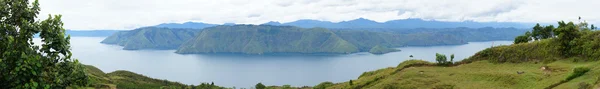 Panorama jezera toba — Stock fotografie