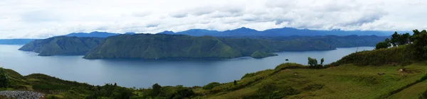 Panorama jezera toba — Stock fotografie