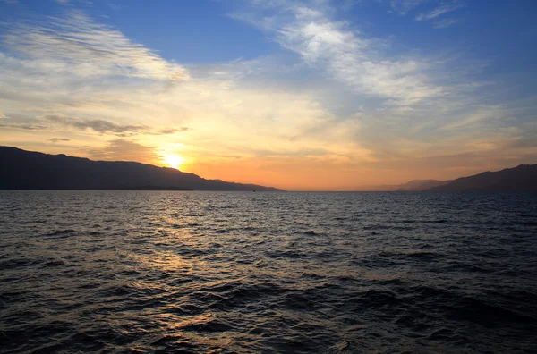 Tramonto del lago di Toba — Foto Stock