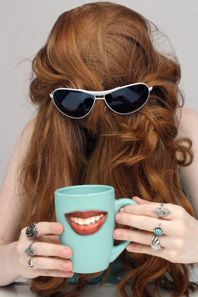 Ruiva Beatiful com caneca de café (3 ) — Fotografia de Stock