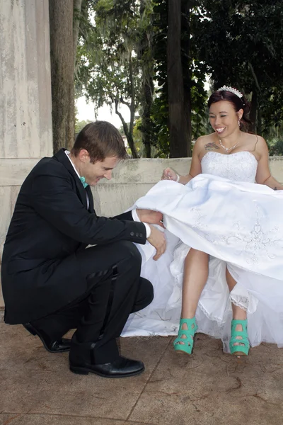 Bride and Groom Outdoors (7) — Stock Photo, Image