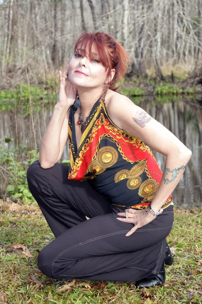 Mujer de moda al aire libre — Foto de Stock