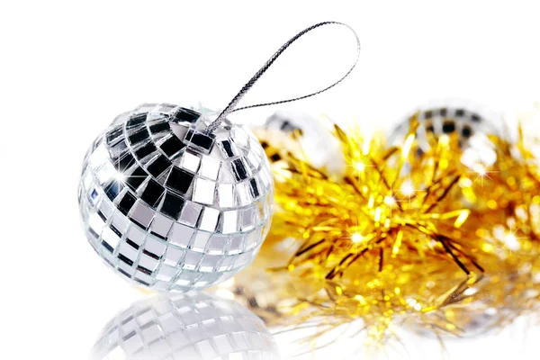 Esferas de espelho e ouropel de Ano Novo . — Fotografia de Stock