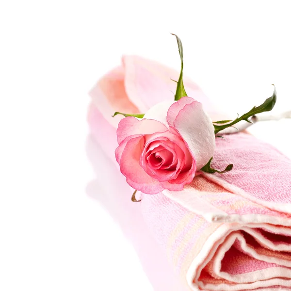 Rose and towel. — Stock Photo, Image