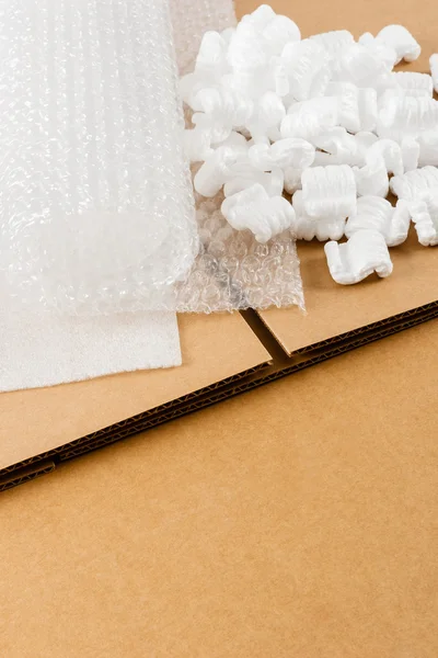 Brown Corrugate Box With Packing Supplies — Stock Photo, Image