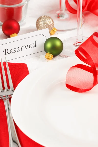 Ajuste de mesa de Navidad reservado —  Fotos de Stock