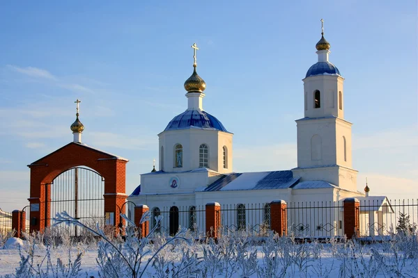 Den ortodoxa kyrkan i vintern — Stockfoto