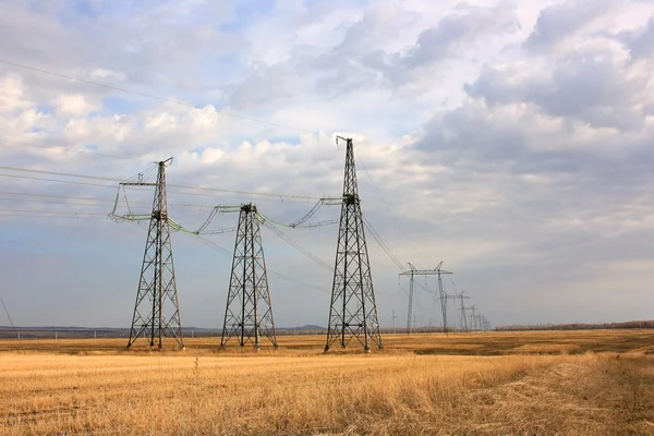 The high-voltage power line — Stock Photo, Image