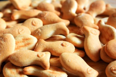 Kahvaltıda balık şeklinde bisküvi