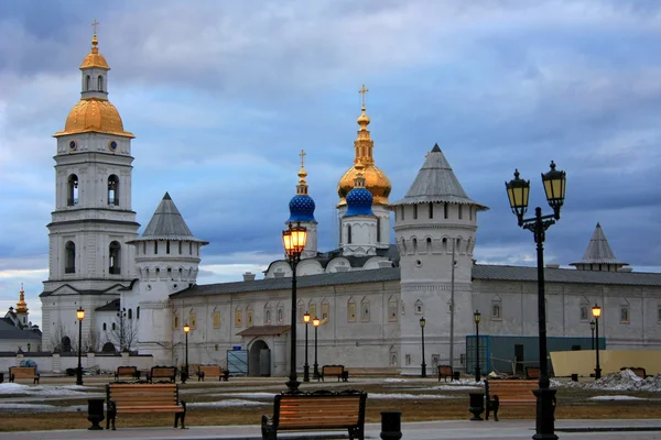 Hagia sophia en de kathedraal van de veronderstelling in tobolsk kremlin — Stockfoto