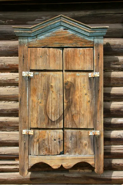 Houten venster luiken gesloten — Stockfoto